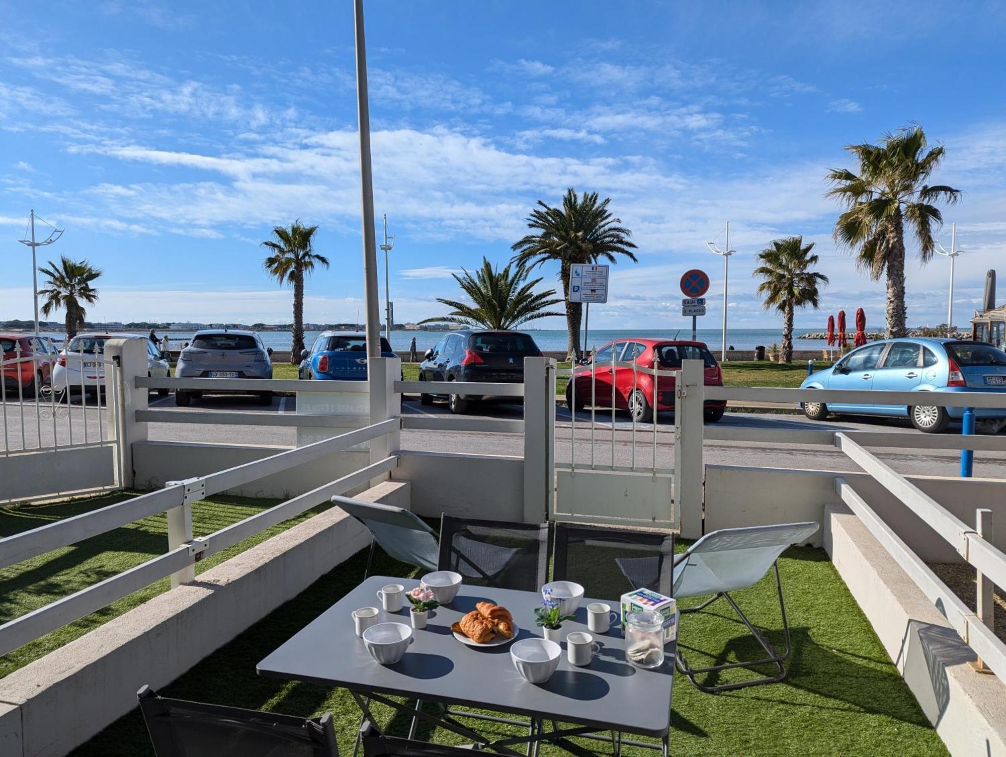 Sol-Y-Days Goeland, Appartement Avec Terrasse Front De Mer Et Place De Parking En Centre-Ville Le Grau-du-Roi Luaran gambar